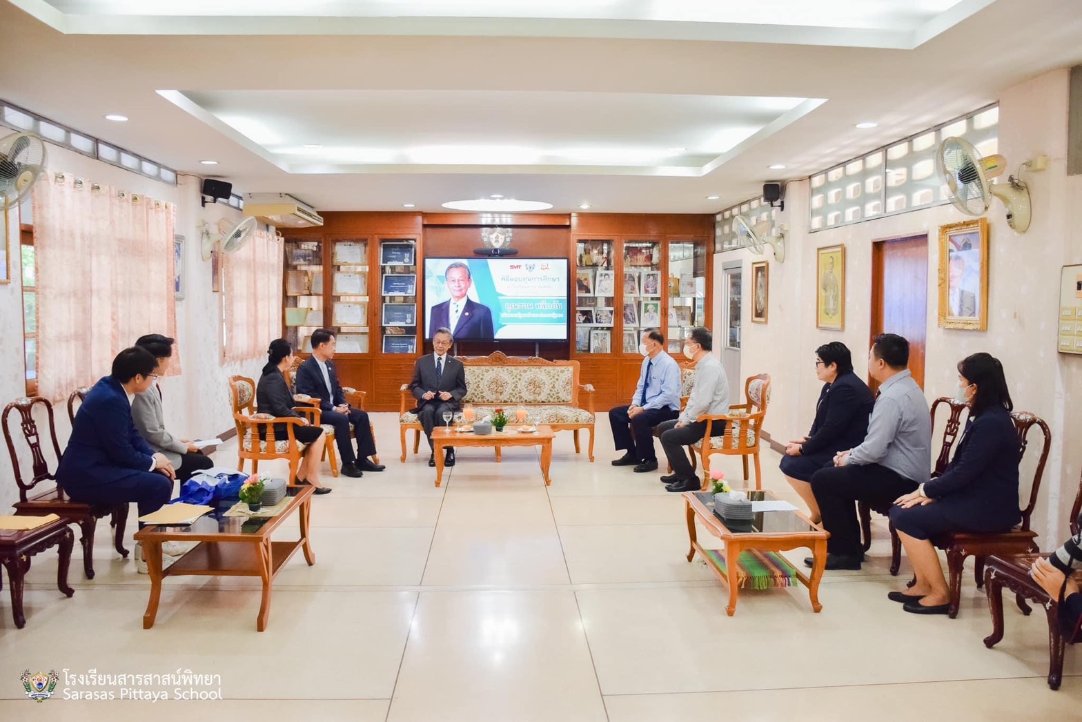 ท่านชวน หลีกภัย อดีตนายกรัฐมนตรีและอดีตประธานรัฐสภา มอบทุนการศึกษาให้กับนักศึกษาสถาบันเทคโนโลยีแห่งสุวรรณภูมิ