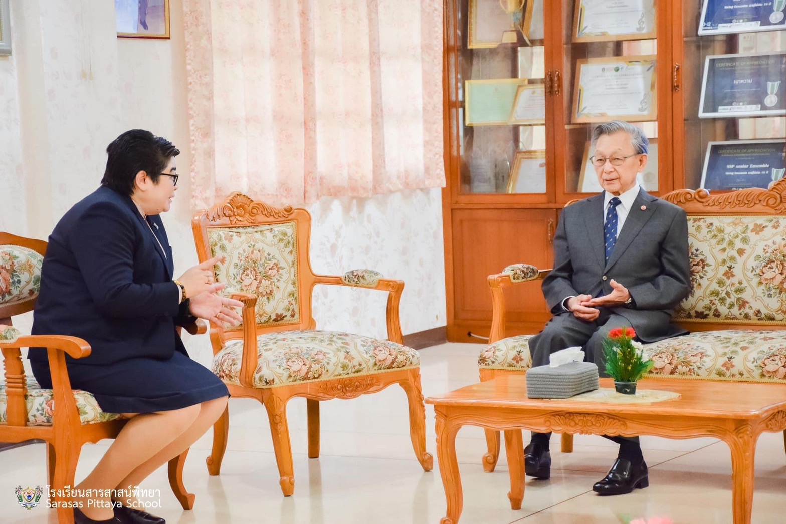 ท่านชวน หลีกภัย อดีตนายกรัฐมนตรีและอดีตประธานรัฐสภา มอบทุนการศึกษาให้กับนักศึกษาสถาบันเทคโนโลยีแห่งสุวรรณภูมิ