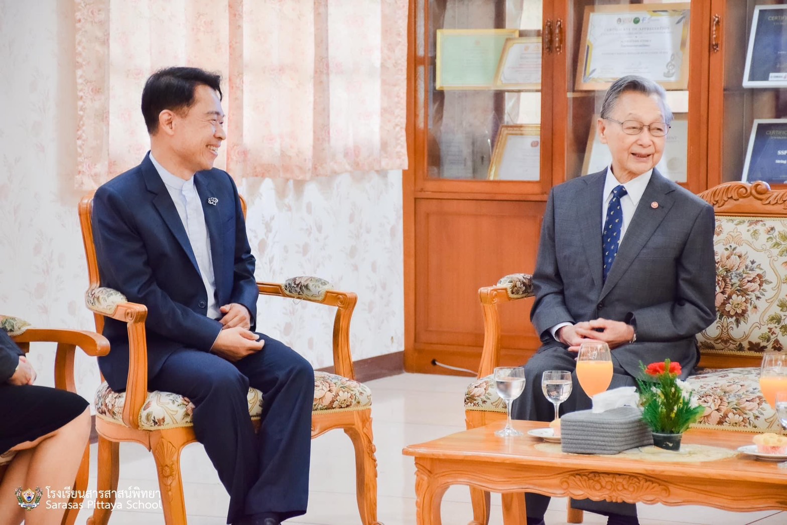 ท่านชวน หลีกภัย อดีตนายกรัฐมนตรีและอดีตประธานรัฐสภา มอบทุนการศึกษาให้กับนักศึกษาสถาบันเทคโนโลยีแห่งสุวรรณภูมิ